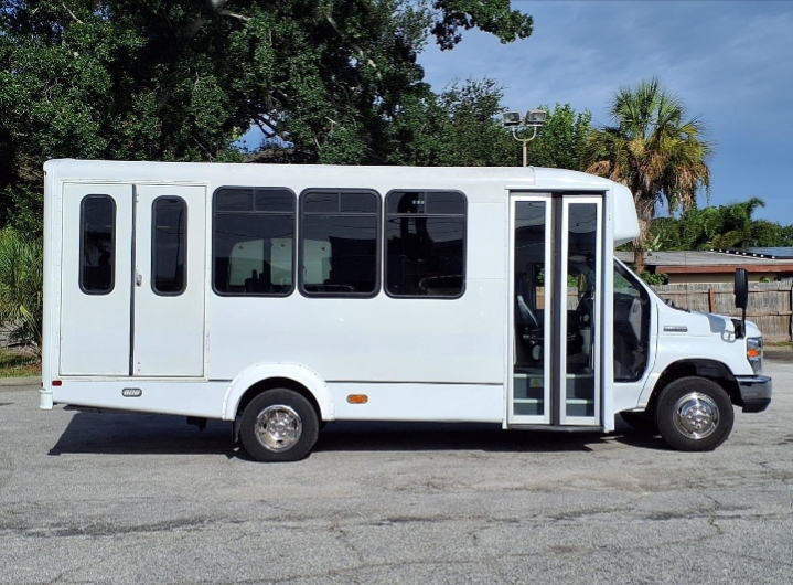 2019 Ford E-350 Shuttle Bus