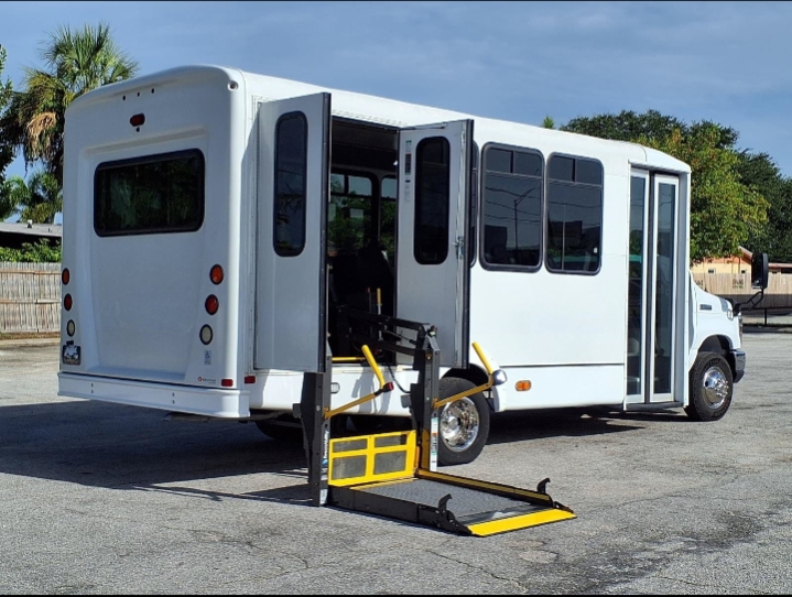 2019 Ford E-350 Shuttle Bus
