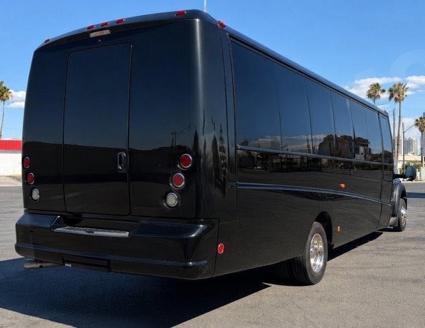 2015 Ford F-550 - Limo Bus