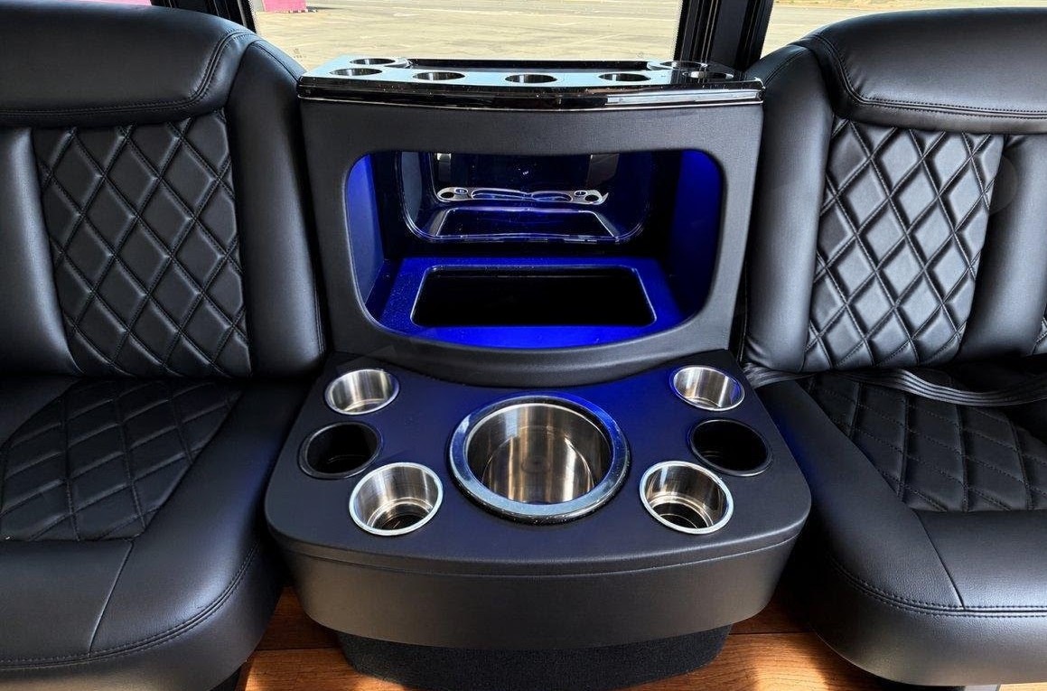 2015 Ford F-550 - Limo Bus