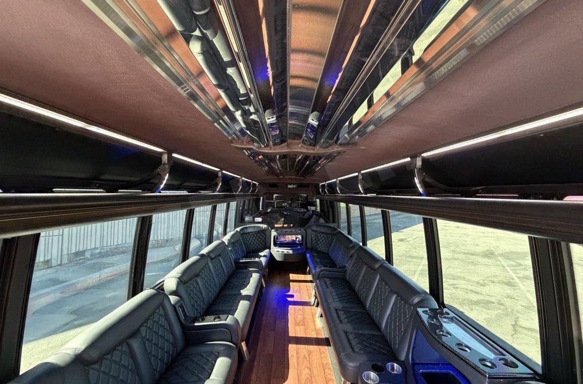 2015 Ford F-550 - Limo Bus