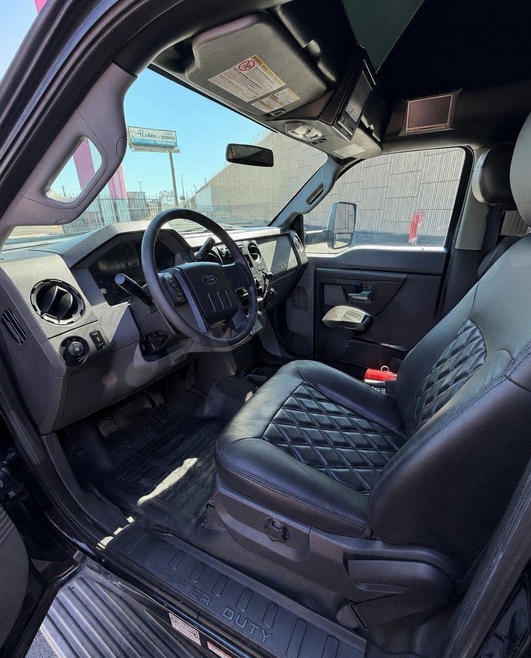 2015 Ford F-550 - Limo Bus