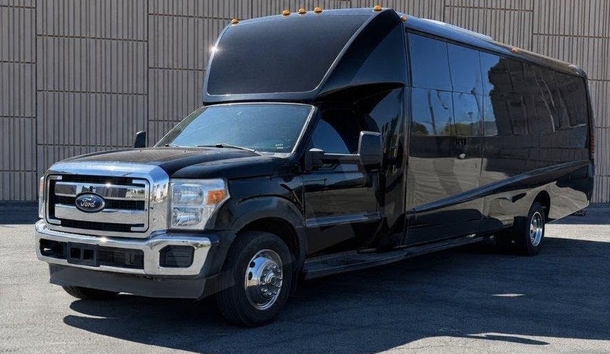 2015 Ford F-550 - Limo Bus