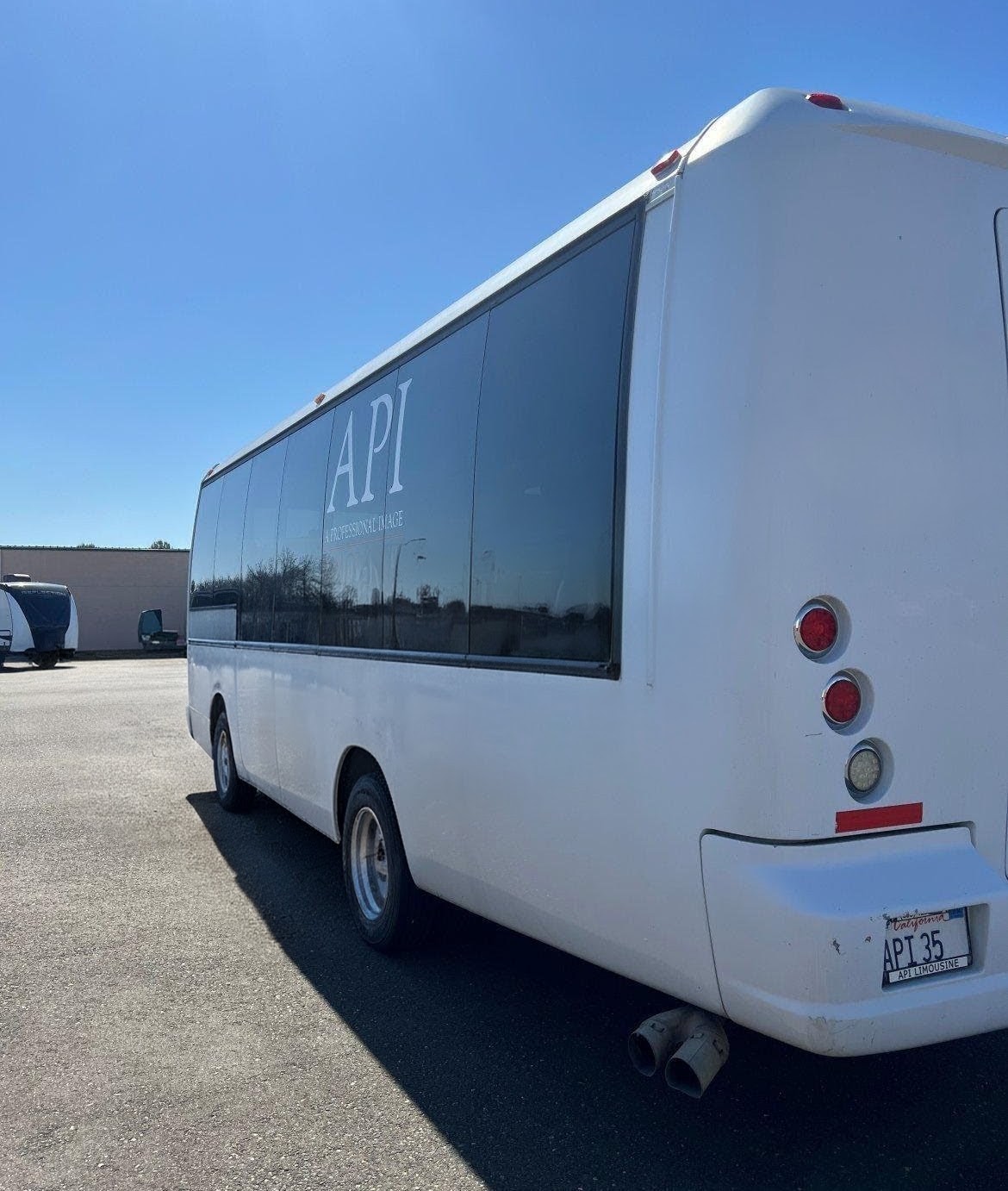 Reliable 2013 Ford F-550 Diesel Shuttle Bus – 27 Passenger