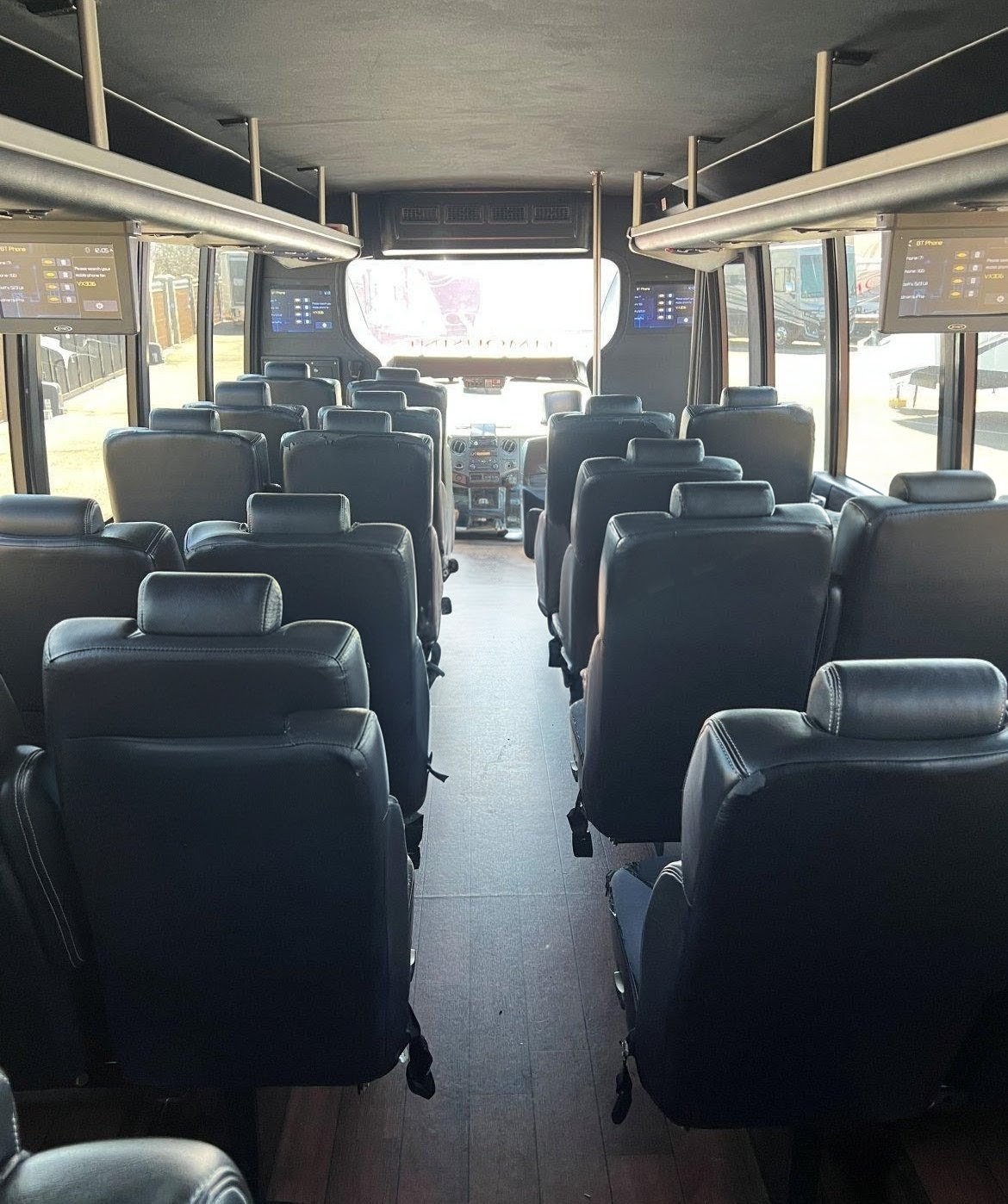 Reliable 2013 Ford F-550 Diesel Shuttle Bus – 27 Passenger