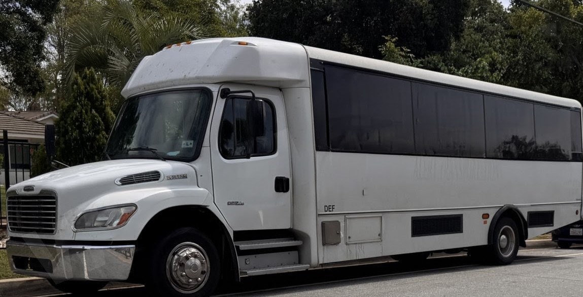 2020 Freightliner S3 -Limo Bus
