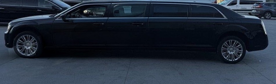 2014 Chrysler 300- Limo