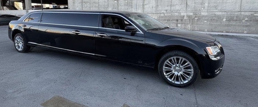 2014 Chrysler 300- Limo