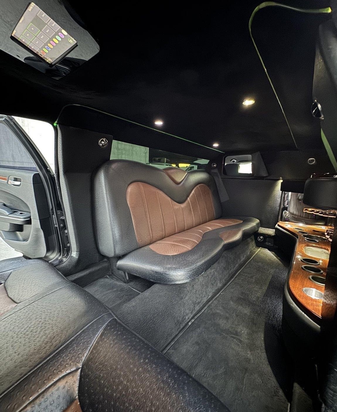 2014 Chrysler 300- Limo