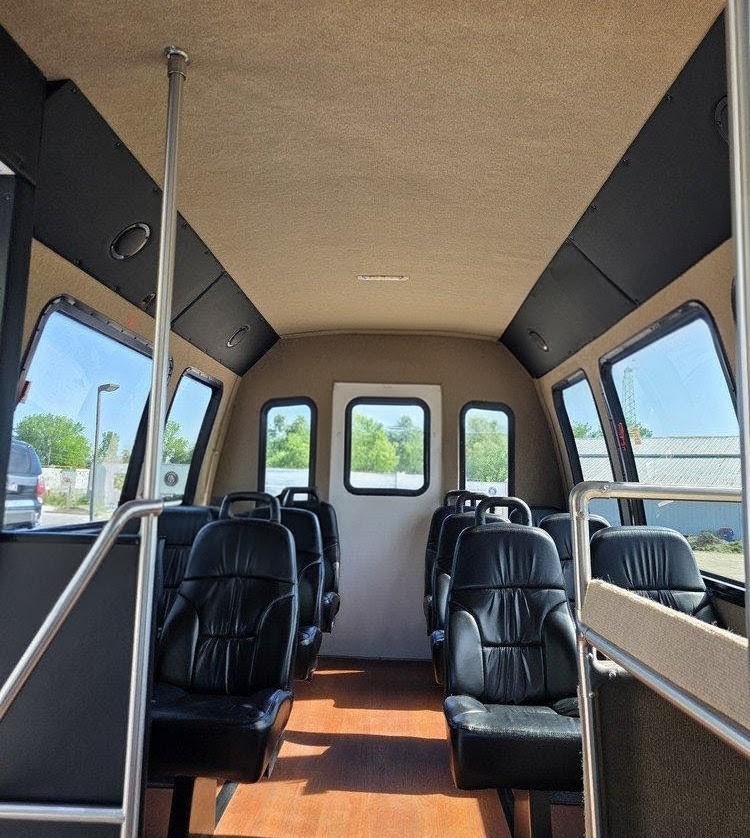 Reliable 2014 Ford E450 Shuttle Bus – Gas V10 Performance