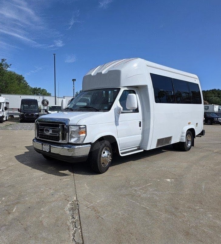 Reliable 2014 Ford E450 Shuttle Bus – Gas V10 Performance