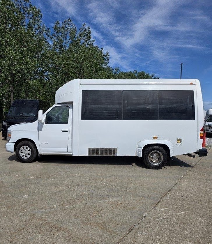 Reliable 2014 Ford E450 Shuttle Bus – Gas V10 Performance