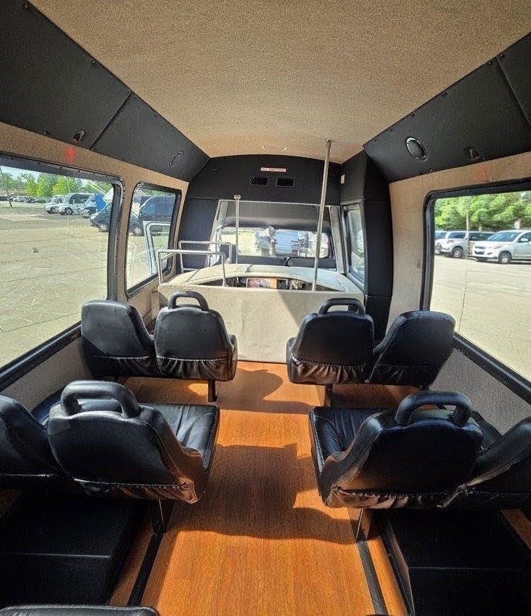 Reliable 2014 Ford E450 Shuttle Bus – Gas V10 Performance