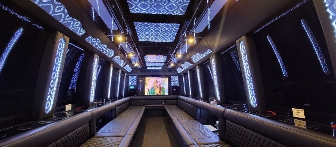 Luxury 2018 Ford F550 Limo Bus with Premium Interior