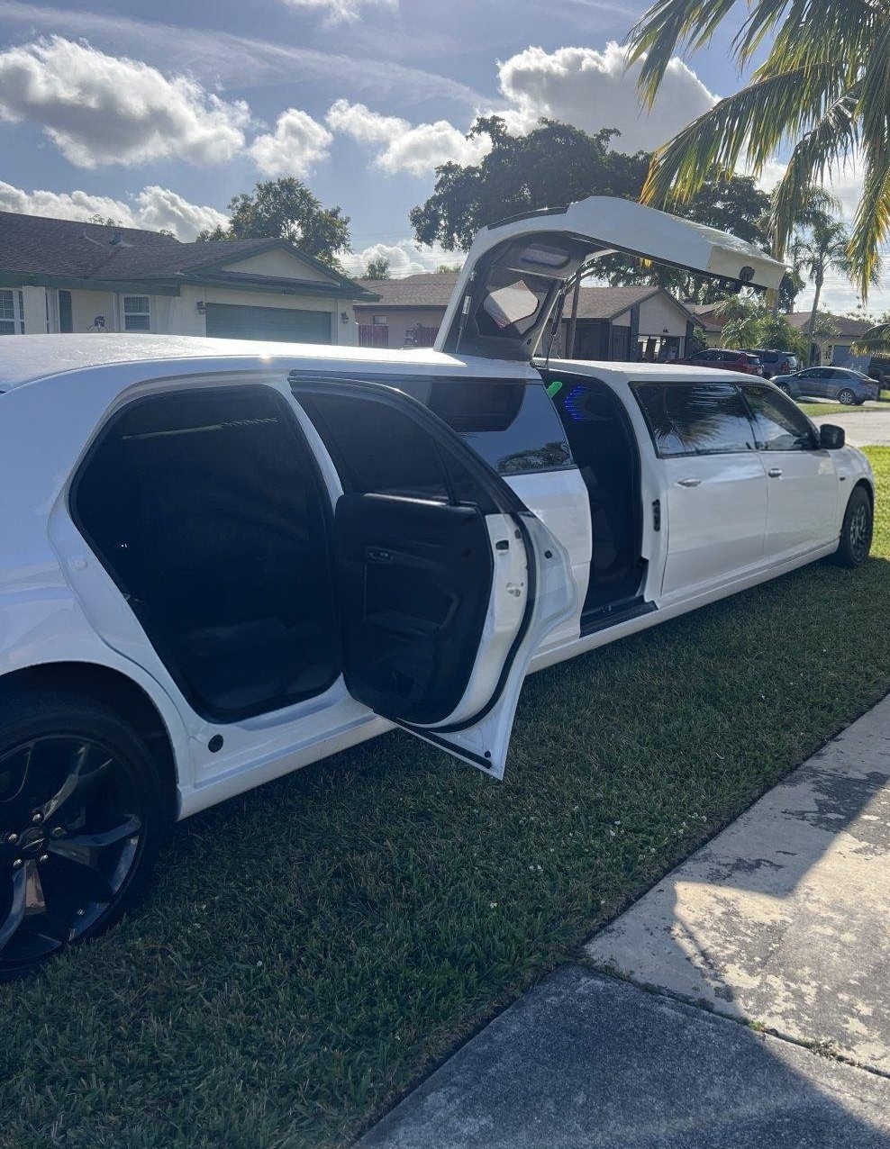 2022 Chrysler 300 Limousine