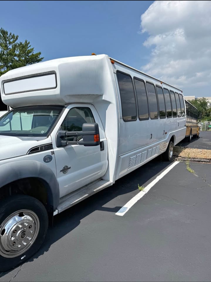 2011 Ford F-550 Shuttle Bus