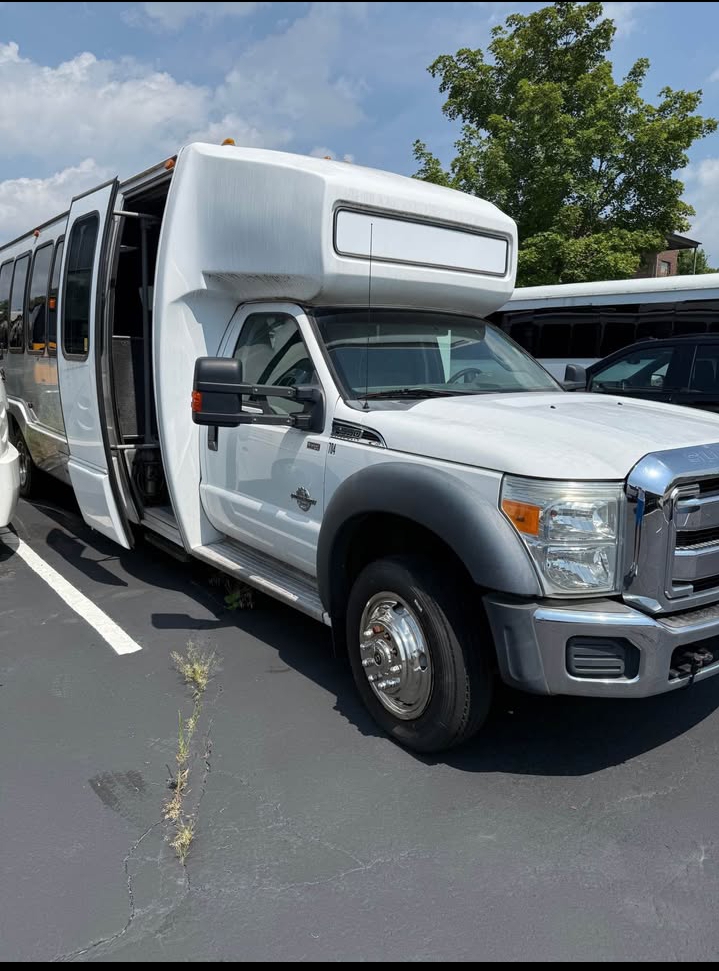 2011 Ford F-550 Shuttle Bus
