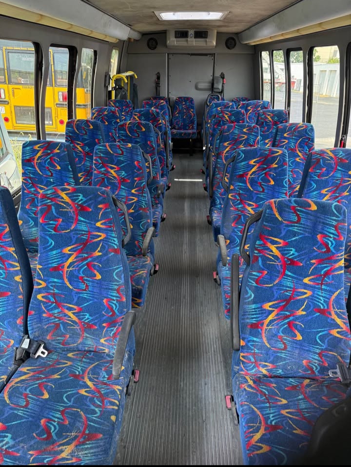 2011 Ford F-550 Shuttle Bus