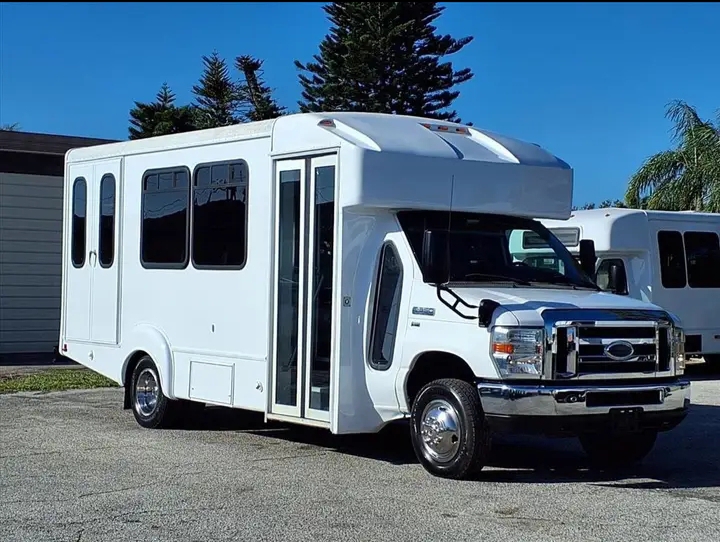 2016 Ford E-350 Shuttle Bus