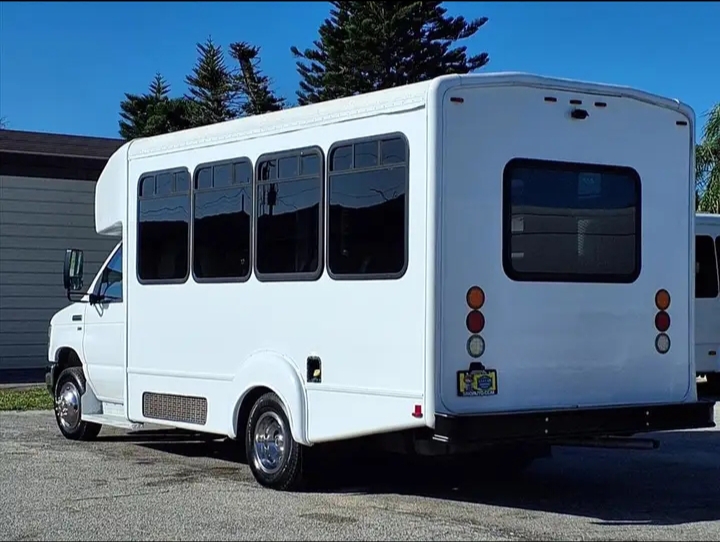 2016 Ford E-350 Shuttle Bus