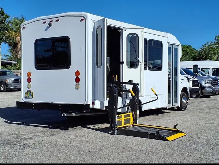 2016 Ford E-350 Shuttle Bus