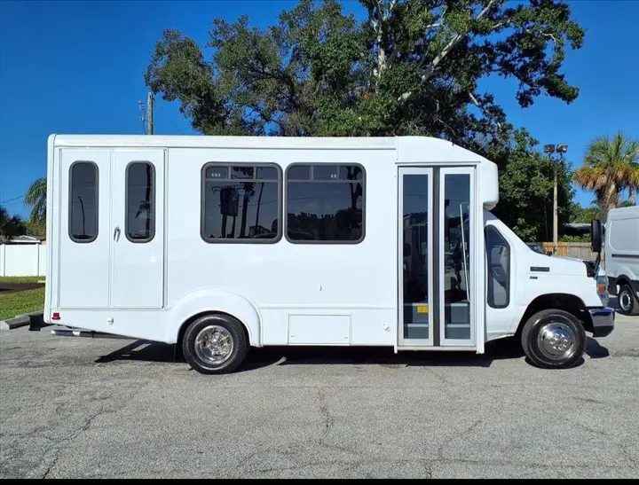 2016 Ford E-350 Shuttle Bus