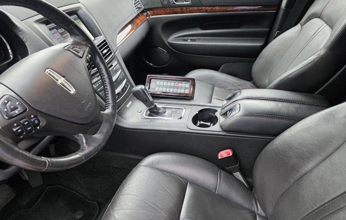 2014 Lincoln MKT Executive Coach Builders 72-Inch Presidential Limousine