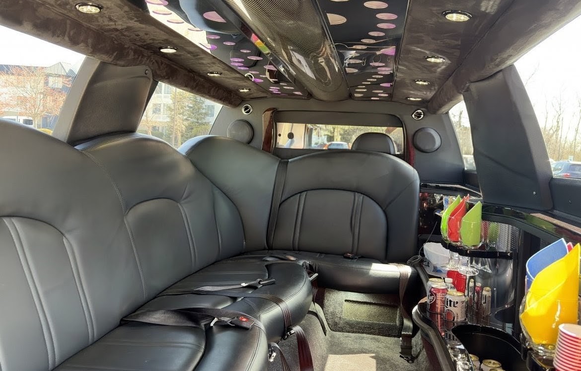 Luxury 2019 Lincoln MKT 4-Door AWD Limo