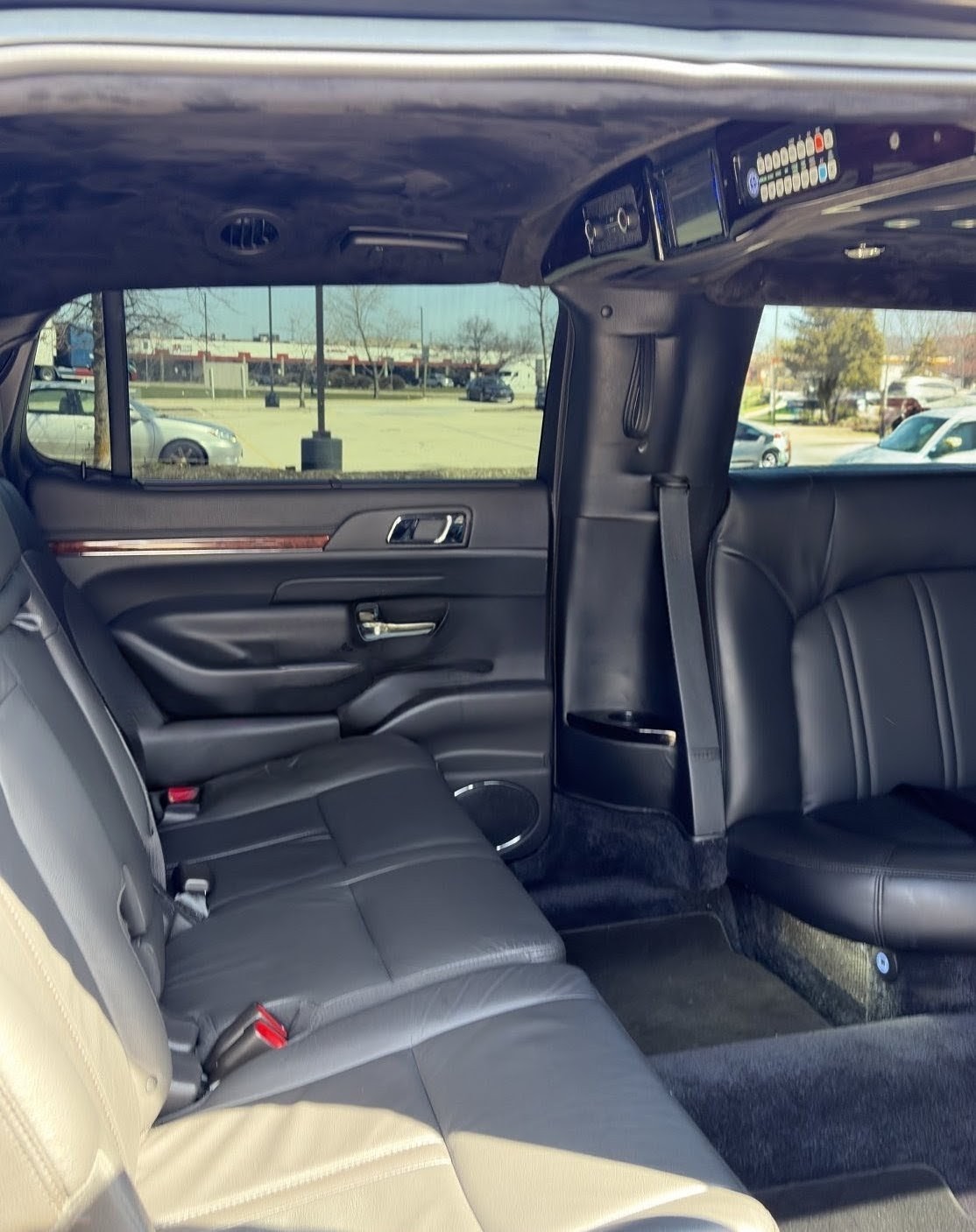 Luxury 2019 Lincoln MKT 4-Door AWD Limo