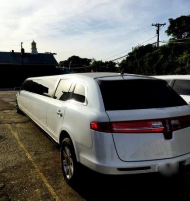 Luxury 2014 Lincoln MKT 14-Passenger Limousine