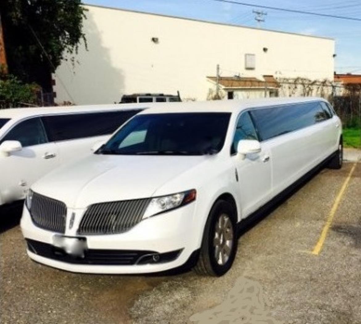 Luxury 2014 Lincoln MKT 14-Passenger Limousine