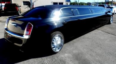 2013 Chrysler 300 Limousine – Luxury 10 Passenger Stretch Limo