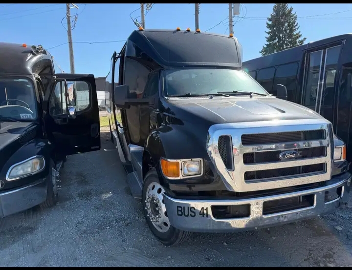 2013 Ford F-650 Shuttle Bus