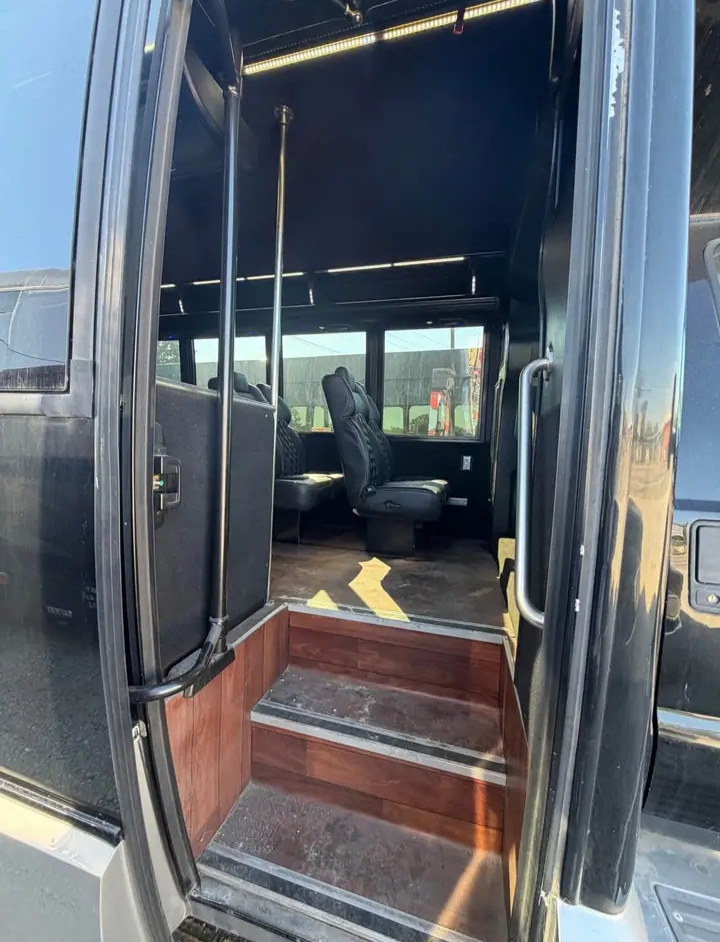 2013 Ford F-650 Shuttle Bus