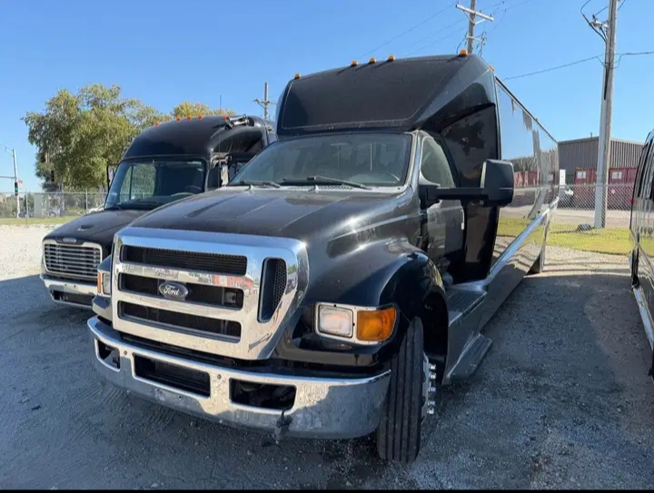 2013 Ford F-650 Shuttle Bus