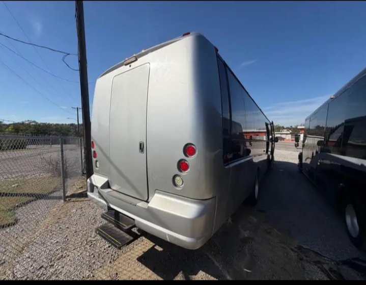 2013 Ford F-650 Shuttle Bus