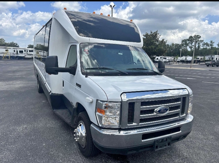 2017 Ford E-450 Shuttle Bus
