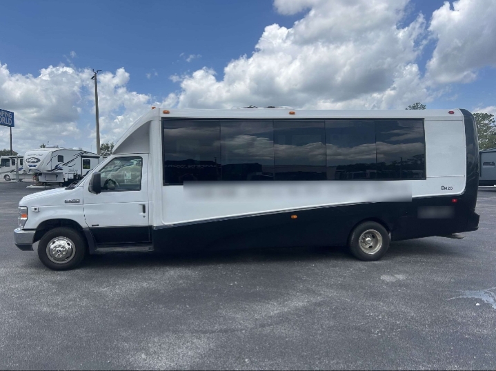 2017 Ford E-450 Shuttle Bus