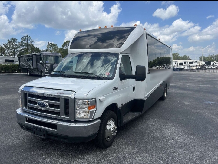 2017 Ford E-450 Shuttle Bus