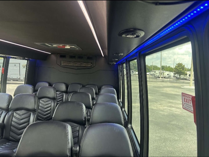 2017 Ford E-450 Shuttle Bus