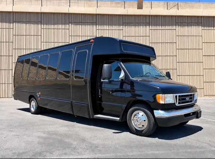 2006 Ford E-450 Limo Bus