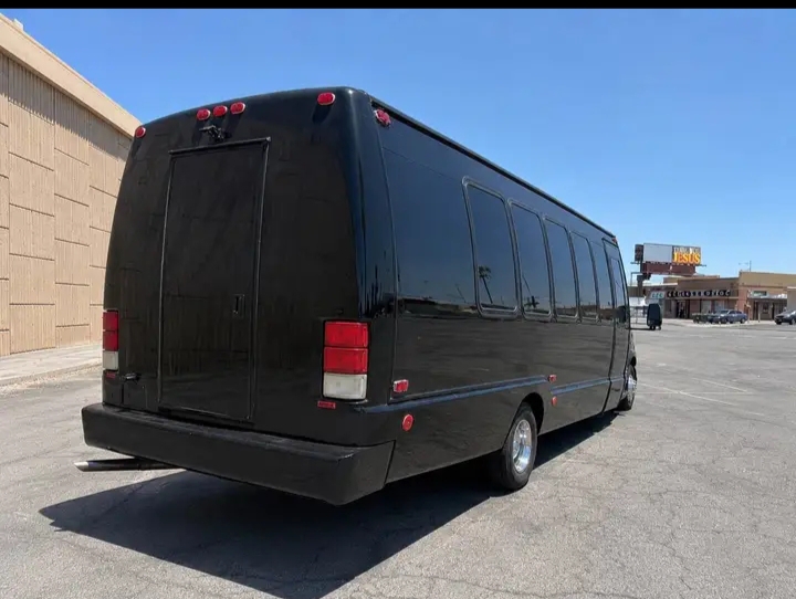 2006 Ford E-450 Limo Bus