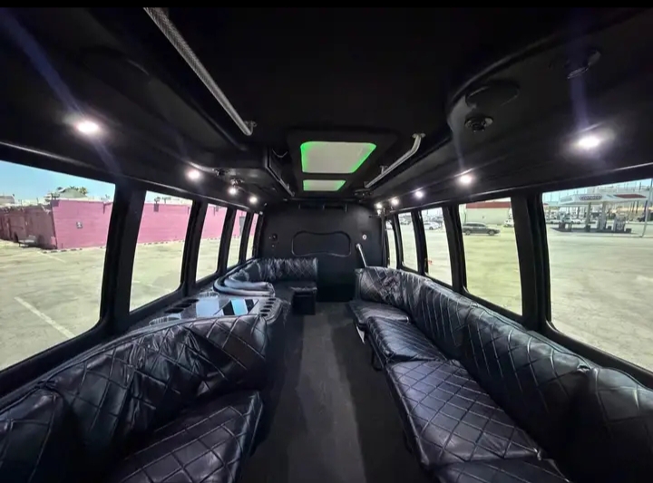 2006 Ford E-450 Limo Bus