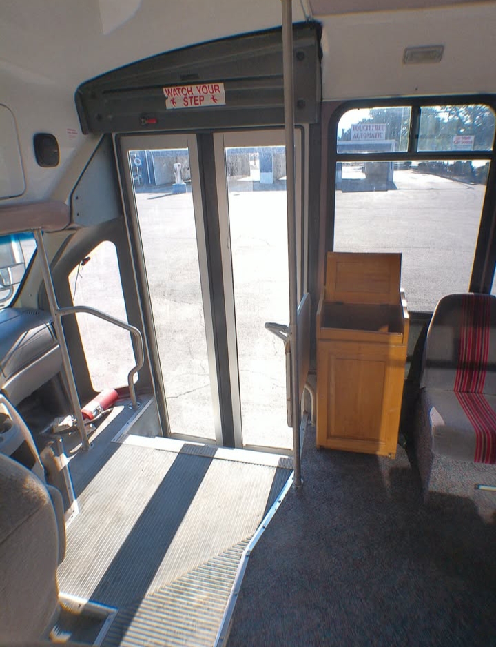 2007 Ford E-350 Shuttle Bus