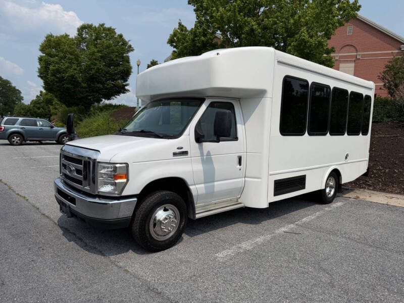2020 Ford E-350 ADA Wheelchair Shuttle Bus