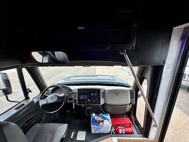 2014 IC Bus AC Series - Mini Limo Bus