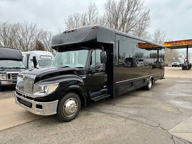 2014 IC Bus AC Series - Mini Limo Bus