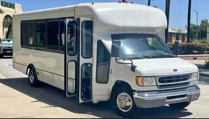 2000 Ford E-450 Party Bus