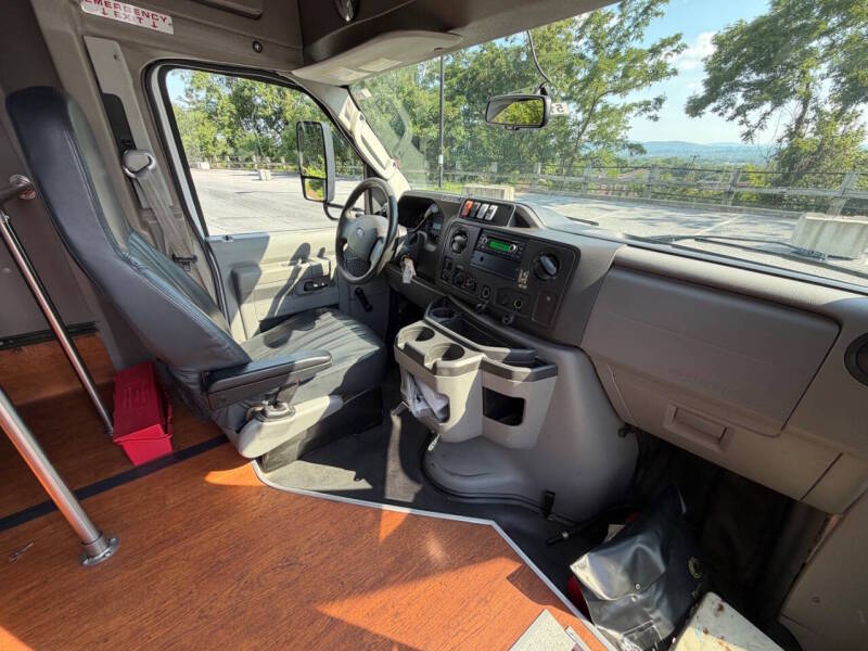 2018 Ford E-450 Executive Shuttle Bus
