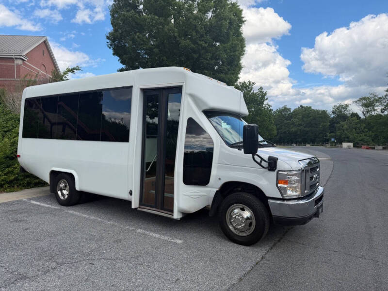 2018 Ford E-450 Executive Shuttle Bus